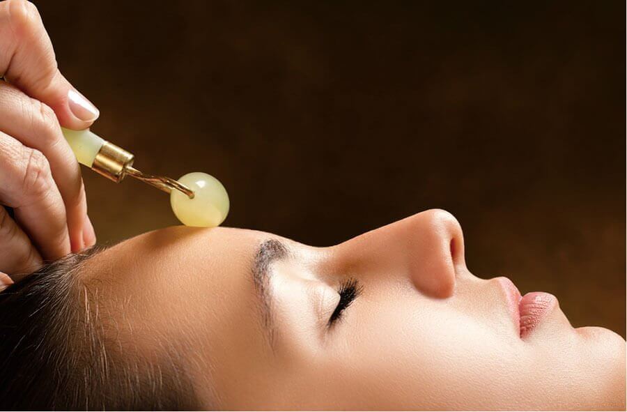 Khám Phá 7 Tác Dụng Của Cây Lăn Mặt Massage Có Thể Bạn Chưa Biết 4 Cảm nhận massage bằng cây lăn bằng đá như đang ở trong spa