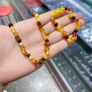 Vòng hổ phách Amber - Món quà ý nghĩa nhất mẹ dành tặng bé