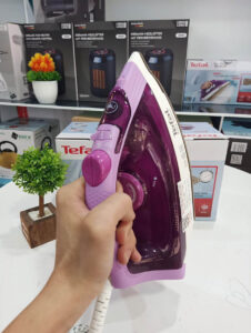 Diện mạo bên ngoài tương tự bàn là thông thường
