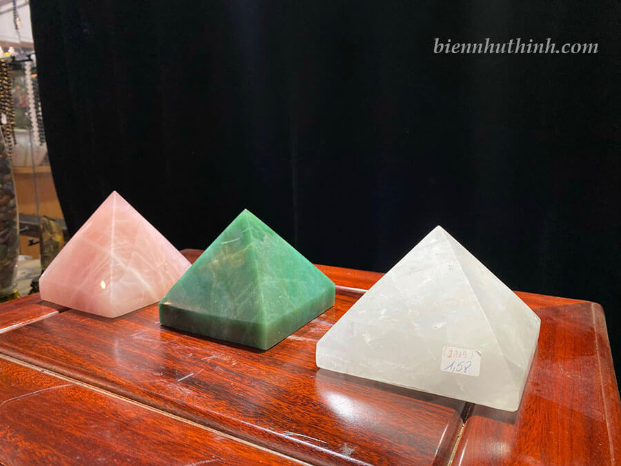 Kim tự tháp thạch anh - Vật phẩm chiêu tài lộc, hỗ trợ thiền định